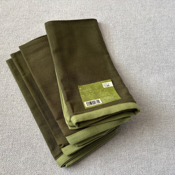 NWT Classic Green Napkins With Contrasting Green Trim 100% Cotton Set of 4 - Picture 3 of 4
